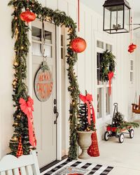 54 Front Porch Christmas Decor Ideas to Wow Your Guests - Addicted To Organization