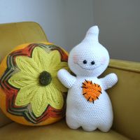 Country Ghost Amigurumi - Free Crochet Pattern - StringyDingDing