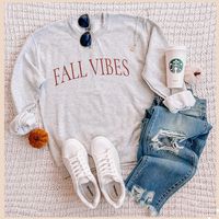 - Never Worn/New Without Tags - Purchased From Pink Lily Boutique - Size Small, Perfect For Adult Women Or Teens! - Gray Sweatshirt With “Falls Vibes” Written In Orange - Perfect For Pumpkin Spice Latte Season/Fall Weather/Halloween/Autumn Season! ***Sweatshirt Only For Sale