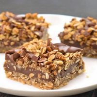 No-Bake Chocolate Oat Bars Recipe