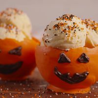 Jack O' Lantern Bowls are scary cute. Very easy, size up or down by using a different Balloon. Make face of applied candy if gel work is not your forte.