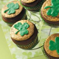 #food #recipes #StPatricksDay #cupcakes #shamrocks - Chocolate-Mint Shamrock Cupcakes Recipe