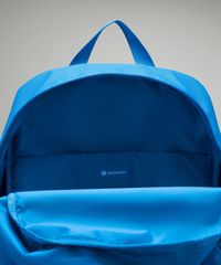 Simplicity at its finest. With an internal laptop sleeve and side water bottle pockets, the Everywhere Backpack is a fresh take on a classic. Designed for Casual. Dimensions: 29cm x 15cm x 43cm (11.4" x 5.9'" x 16.9"):Volume: 22L. Spacious, front zippered pocket. Side pockets for quick access to water bottle and small items. Interior padded pocket fits a 16" laptop.