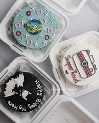 Small in size, big on charm! 🍰✨ These bento cakes are the perfect little treats to sweeten any day. Which one would you pick? 🎮📸🎂 #BentoCakes #TinyTreats #SweetTooth #HomeBaker #TheBakingMumma