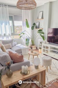 Entdecke Wohnzimmer Ideen, die dein Zuhause verwandeln! 🏠✨ Mit diesen Wohnzimmerlampen bringst du nicht nur Licht, sondern auch Stil und Gemütlichkeit in dein Wohnzimmer. Lass dich von unseren Wohnzimmer Ideen  inspirieren und finde die perfekten Lampen für dein Wohnzimmer. Gute Beleuchtung ist der Schlüssel zu einer warmen und gemütlichen Atmosphäre – erlebe den Unterschied, den die richtige Lampe machen kann! Foto credits: @lacasitahappy