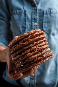 These Oatmeal Butterscotch Cookies are a whole new oatmeal cookie experience! Instead of a chewy cookie loaded with raisins, these cookies are thin, crispy, and exploding with butterscotch flavor.|#oatmealcookies #oatmealcookierecipe #butterscotchcookies #butterscotchcookiesrecipe #homenadecookies #homemadeoatmealcookies #cookiesrecipe #sweetandsaltyrecipe #crispycookies #thincookies |