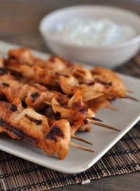 These chipotle chicken skewers with creamy dipping sauce are a perfect light, healthy dinner for the warm months ahead! | melskitchencafe.com