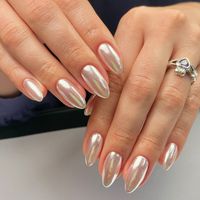 20  Eye-Catching Simple Chrome Nail Ideas (2023) - DrExplains