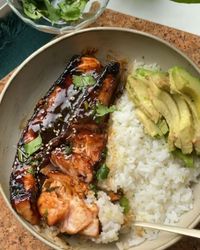 Healthy Eating on Instagram: "sweet & spicy pan fried salmon 🤤 by @thatfoodiejess

this was literally one of my go-tos at uni cause of how SIMPLEEE it is, i usually just have 1 salmon and keep the rest for lunch the next day 😌

i remember seeing a recipe online and over time i’ve played around with  it for a bit and now this current version is how I always make it, and its just *chef kiss * 🤌🏽

ALSO i know some of y’all gonna come for me saying coriander taste like soap, NO IT DOESNT. but if you don’t like it feel free to skip, ive done it and still tastes bomb. 

depending on how i’m feeling, i’d either bake (most of the time tbh) or pan fry (if i’m feeling bothered 😂) I pan fried it this time just for the sizzling ASMR (plus seeing me put the dish into the oven sounded boring 😩) 

