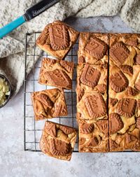 Lotus Biscoff Blondies - Katie Cakes