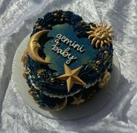 Cake by PinkTanukiBakery #gemini #astrology #birthdaycakeideas #zodiaccake #zodiac