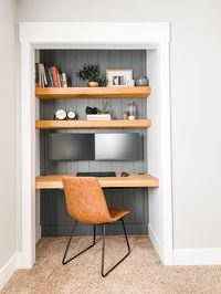 Turn that extra closet into a usable workspace and now you have a cloffice! Click here for 20 Closet Office Design Ideas. #thecraftyblogstalker #cloffice #workspace #desk