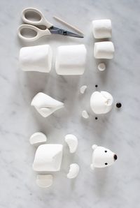 Cute Marshmallow Arctic Animals for a Winter Birthday Cake — super make it