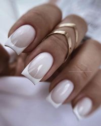 aesthetic trendy nails 2022 minimalism на квадратные короткие ногти длинные миндаль тренды маникюра на зиму visual instagram feed trends nailart idea designs for nail френч французский стильный идеальный маникюр идея дизайн курсы маникюра идеи для дизайна ногтей нюд нюдовый �визуал мастера маникюра новинки идея для фото классика стемпинг акварель геометрия граффити маник в школу градиент чёрный маникюр белый маникюр на весну на лето на осень маникюр леопардовый маникюр молочный маникюр подростков