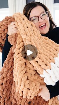 Christina Dennis on Instagram: "I'm counting down your favourite videos of 2024! At no. 7 is this chunky knit blanket tutorial. So many of you loved this DIY and made your own versions; I've truly enjoyed seeing them! Let me know if you're going to try this project in 2025. 🩷 #TheDIYMommy #chunkyknitblanket #knitblanket #fingerknitting #diyblanket"