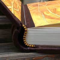 Headband in leather journal yellow brown