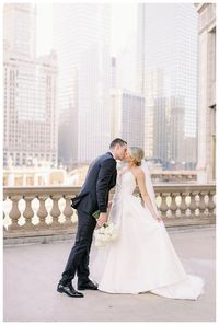 black and white wedding. downtown chicago. chicago wedding at RPM events. Photography by Lauryn. Chicago wedding on the river. wrigley building.