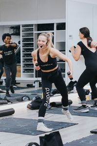 Last week we teamed up with P.volve Fitness for a work out class led by their Lead Trainer and Integrative Nutrition Health Coach, Maeve McEwen. As an expert in the connection between physical movement and women’s hormones, we were excited to sit down with her to answer some of your (and our) burning fitness questions. Link in bio to read it! Photos: @ammarheaphoto