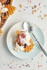 These super easy Ice Cream Nachos are a unique and irresistible dessert with waffle cone chips, creamy ice cream, and a burst of fun toppings! Perfect for parties or a family-friendly dessert.