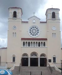 Catedral Dulce Nombre de Jesus-Caguas, Puerto Rico.La Catedral ocupa el mismo solar que desde 1830 ocupaba la Iglesia Parroquial Dulce Nombre de Jesús.