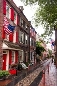 Taking a Stroll Down Elfreth's Alley in Philadelphia - UncoveringPA