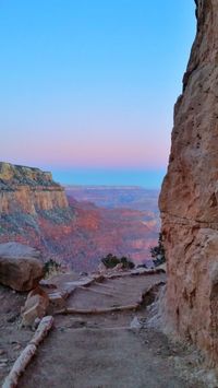 PHOTOS of what types of Grand Canyon scenic views you'll get with a hike into the inner canyon to ooh aah point PLUS further hiking options. ARIZONA national park vacation ideas