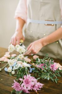 Beautiful florals from Light and Lily Floral at a beautiful branding session. Photos are so important for your website, so I loved being able to work with this florist to create gorgeous images for her business. Photographed by Taylor Rae Photography. www.taylorraephotography.com #weddingflowers #brandingphotoideas