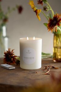 Welcoming and woodsy, this candle is scented with warm cardamom, fresh fir, and cedarwood. Combining natural soy wax, lead-free cotton wicks, and pure scents, Linnea’s clean-burning candles are carefully hand-poured in small batches. Scent Notes  Cardamom: cardamom, fir, cedarwood