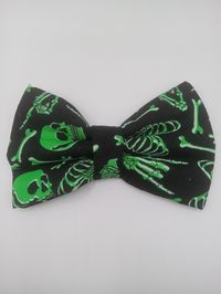 FREE SHIPPING! (continental US)  Be Fancy With our handmade bowties for your fur babies for any occasion. The bowties come with two elastic loops on the back that you can slide onto your pets collar. Each bowtie is made with 100% cotton fabric and lined with interfacing. *Care instructions:  You can spot clean or hand wash and air dry. *Oatis Waggy Paws is not responsible for the misuse of our bowties. Please be responsible and do not leave pets unattended with accessories as they can potentiall