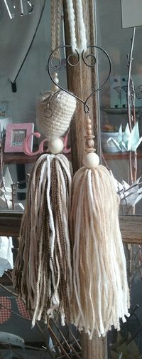 Decor Tassels of "enormous size", attached to a metallic heart or to a stuffed heart. Add few nice beads and here it is; a wonderful decor application. #decortassel# #walldecor# #wallhangingdecor# #wallhangingtassel# #tassel#