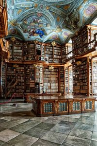 St. Florian Monastery, Austria. Contiene más de 140.000 libros y manuscritos, estando decorada en su techo con pinturas al fresco de Bartolomeo Altomonte