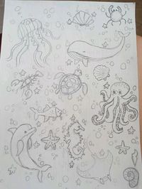 Son los animales del océano. los animales son:  medusa, tortuga, pulpo, delfín, ballena, cangrejo, estrella de mar, pez, pulpo, calamar, caballito de mar.