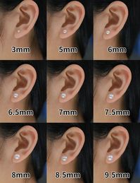 Pearls are a wonder of jewelry, as even a half-millimeter difference in size can significantly affect the overall look. 5-6mm and 6.5-7mm pearls are the ideal size for simple stud earrings, with 5-6mm being perfect for small earlobes and 6.5-7mm being suitable for larger faces. 7.5-8mm pearls are great for larger earlobes, and are perfect for big, round or square-shaped faces.