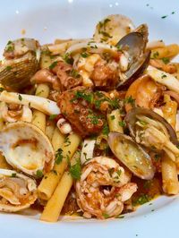 Lardiata di Mare | LARDIATA DI MARE UNA BONTÀ UNICA 🔝😎🤩🌶️ Per 6 Persone: 600 gr di Ziti lisci 4 Seppie piccole 250 gr di Lardo toscano oppure maialino nero (CE) 400 gr di... | By Chef zio Pietro | Facebook