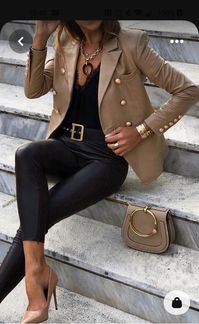 Black skinny jeans with brown jacket.