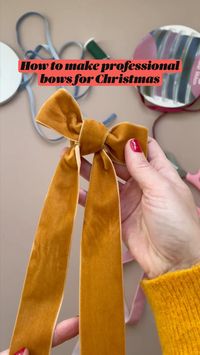 How to make bows for your christmas tree, door wreath or gifts like a professional! A simple step-by-step instruction to making the perfect bow!