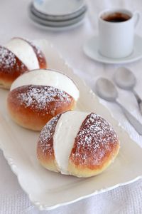 Maritozzo – Italian Rolls Filled with Vanilla Cream | Photo: Natalie Levin