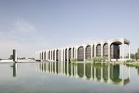 In 1975, the famous Brazilian architect Oscar Niemeyer designed a building that would become, of all his significant European creations, his favourite: the ‘Mondadori Headquarters’, a publishing house in Segrate, Italy.