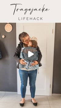 Judith | ORDNUNG & LIFEHACKS für FAMILIEN on Instagram: "Tragejacke Lifehack
Du hast keinen Trageeinsatz und möchtest dir auch keine teure Tragejacke kaufen? 
Kein Problem, wenn du schon eine Kinderjacke hast, kannst du bei dieser einfach die Ärmel nach innen ziehen und die Reißverschlüsse mit den Reißverschlüssen an deiner Jacke verbinden.
Und schon hast du eine tolle und günstige Tragejacke. Je nach Jahreszeit kannst du dementsprechend die Winterjacken oder die Regenjacken verbinden und wenn es regnet, könnt ihr beide die Kapuze aufsetzen.

Als Mehrfachmama bin ich immer wieder dankbar für diesen Trick, denn es gibt einfach viele Situationen, in denen der Kinderwagen einfach hinderlich ist. Wenn ich z.B. der Kleinen beim Fahrrad fahren helfe oder auf dem Weihnachtsmarkt oder sowie gester