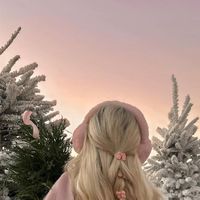 DANIELLE GLANZ SHANES | christmas tree farm wonderland 🎀❄️🌲 | Instagram