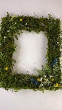 DIY moss frame. credit:@craftylumberjacks