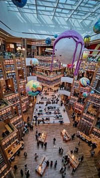 The Starfield Libraries are libraries set inside Starfield malls which are a branded chain of massive mega malls in South Korea. As the name implies, they are libraries boasting impressive quantities of books, comics, and magazines for visitors to use at their leisure. And, being the newest one, the Suwon Starfield Library is the biggest and maybe best one… at least for now.