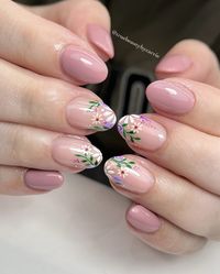 Are you ready to adorn your nails with the beauty of spring? Explore these 34 elegant spring nail designs that capture the essence of the season with sophistication and charm. From delicate floral patterns to pastel ombre gradients, each design offers a fresh take on springtime elegance.