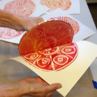 Use foam core and aluminum foil to create some cool monoprints