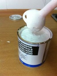 Como hacer pintura a la tiza o chalk paint casera; en este caso es blanca pero también se puede hacer chalk paint de colores