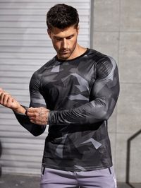 Don't miss this hot deal on SHEIN! Save big on this!🛒SHEIN Fitness Men Geo Print Sports Tee 
💰Price[$10.29] -7%