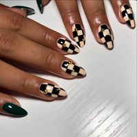 Check mate #nails #nailart #naildesigns #nailsofinstagram #nailsnailsnails #nailsmagazine #nailsonfleek #nailstyle #nailtrends #nailartist #nailinspo #fallnails #longnails #naturalnails #almondnails #checkerednails