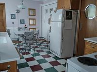 25 Beautiful Vintage Kitchens That Prove Retro Style Is Timeless | DeMilked