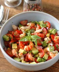 Crawfish Salsa Recipe with Tomato and Avocado | eatwell101.com ~ Not a crawfish eater, but I think shrimp or chicken would taste great, too.