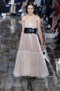 Christian Dior Resort 2019 Fashion Show Collection: See the complete Christian Dior Resort 2019 collection. Look 74